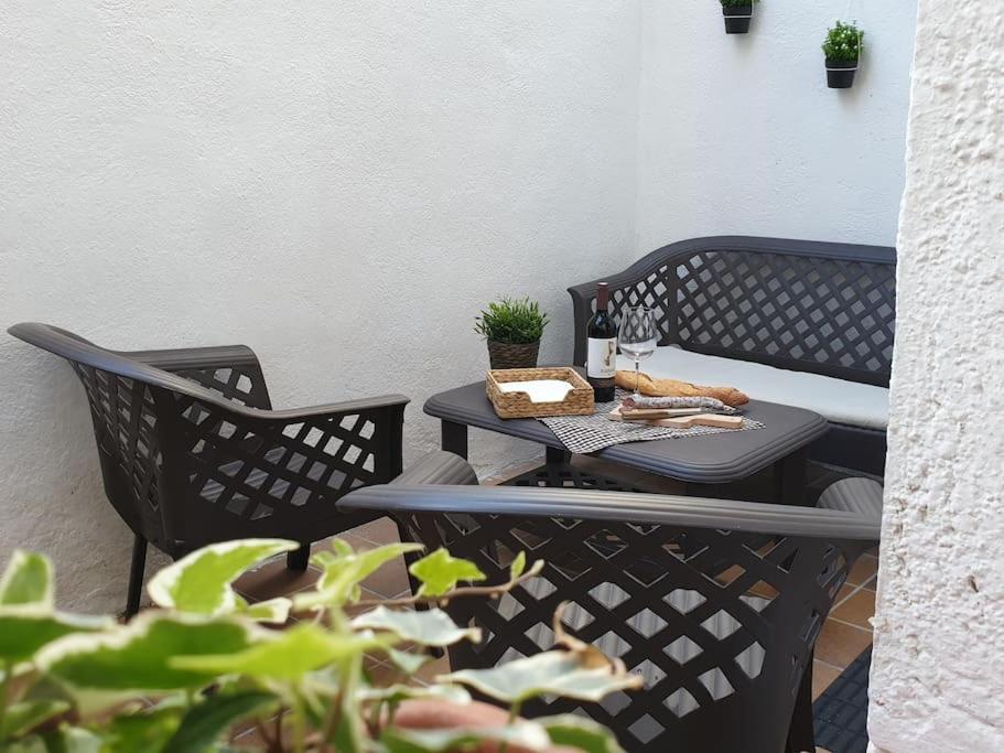 Casa Ramona Apartamento De Pueblo Con Patio En El Centro De Sant Joan サン・ホアン・デ・レ・アバデセス エクステリア 写真